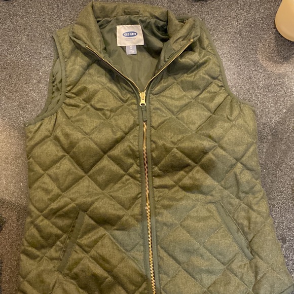 Old navy quilted vest - Picture 2 of 3